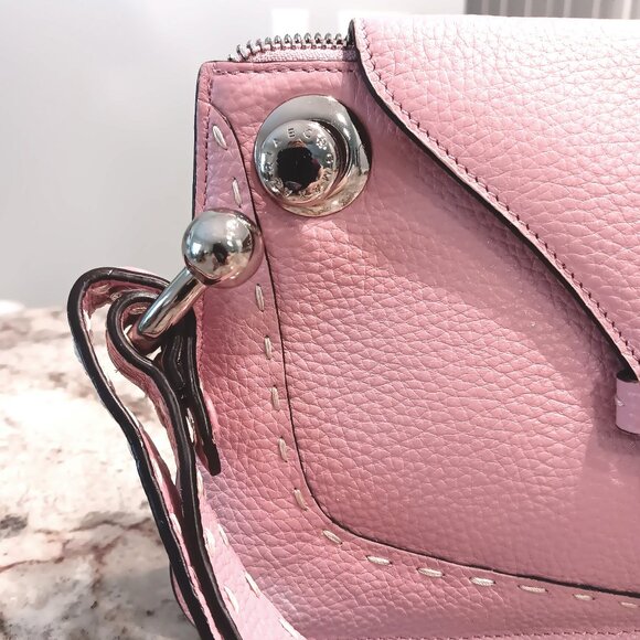 LIKE NEW 💥 BEAUTIFUL BCBGMAXAZRIA DUSTY PINK WRISTLET CLUTCH BAG - Picture 5 of 9